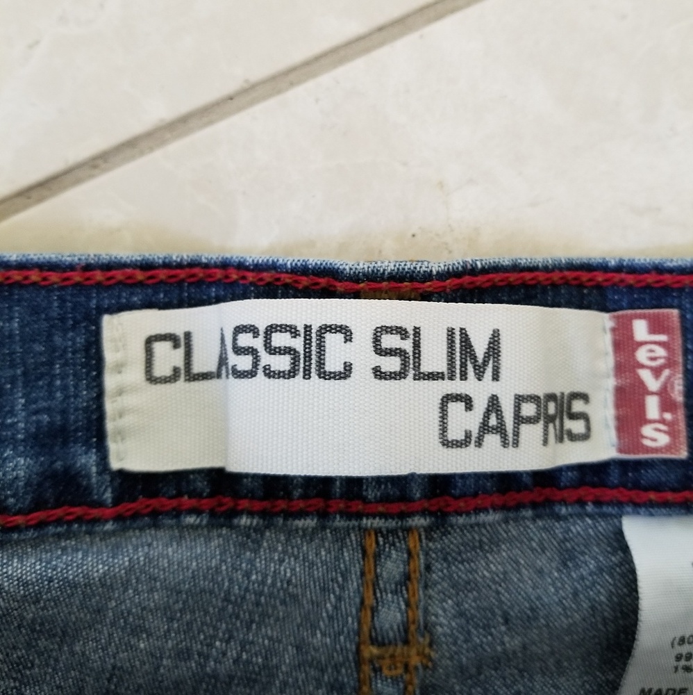 Levi's Distressed Shorts - Picture 7 of 8